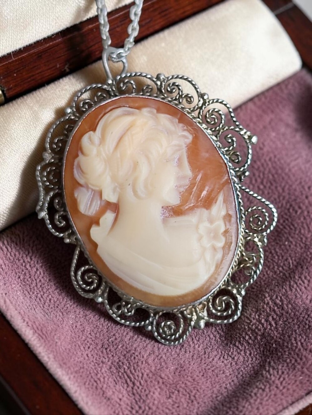 Vintage Sterling Silver Carved Shell Cameo Pendant Necklace